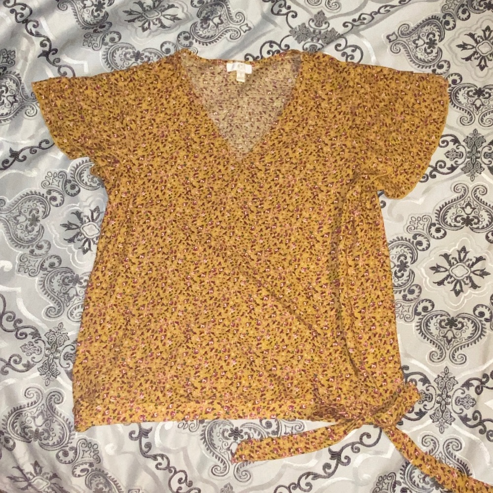 Boho Chic Bottom Tie Ruffle Shoulder Top